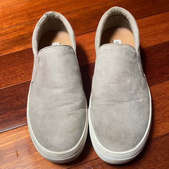 Steve Madden 8.5 Slip Ons - Picture 1 of 5